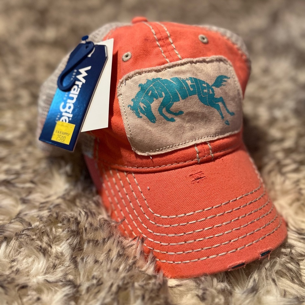 Women’s Wrangler Trucker Hat! 💫